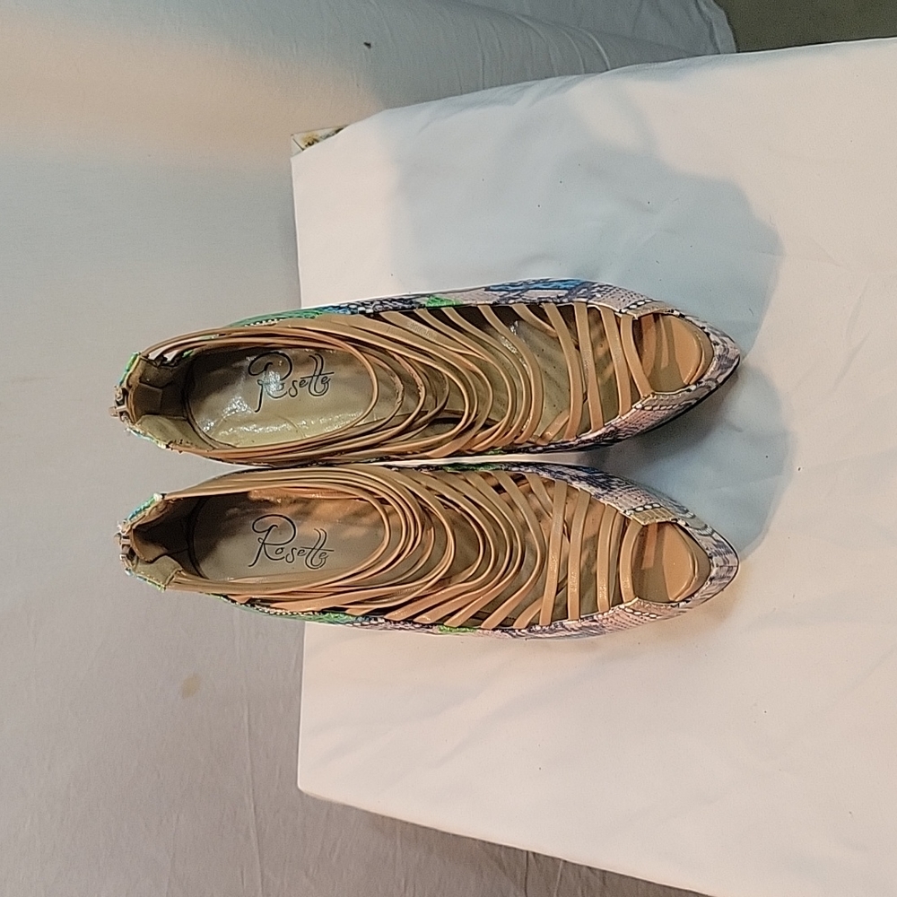 Ladies shoes